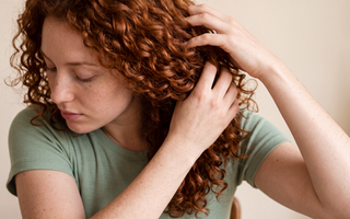 Come fare i capelli ricci: guida completa allo styling